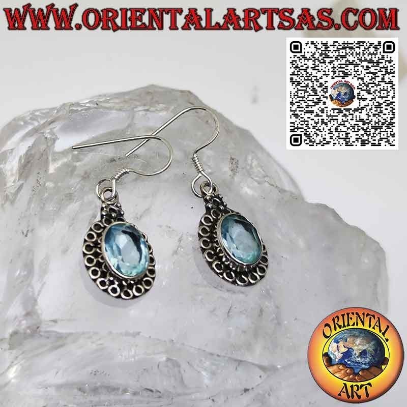 Boucles d'oreilles en argent avec topaze bleue sertie et entourée de cercles