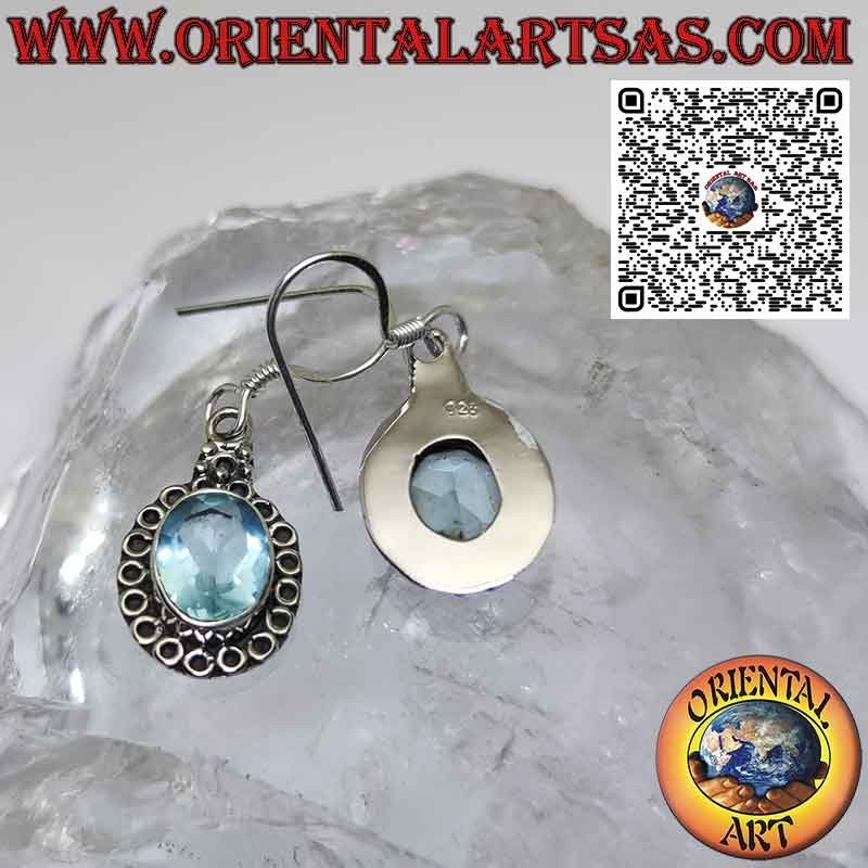 Boucles d'oreilles en argent avec topaze bleue sertie et entourée de cercles