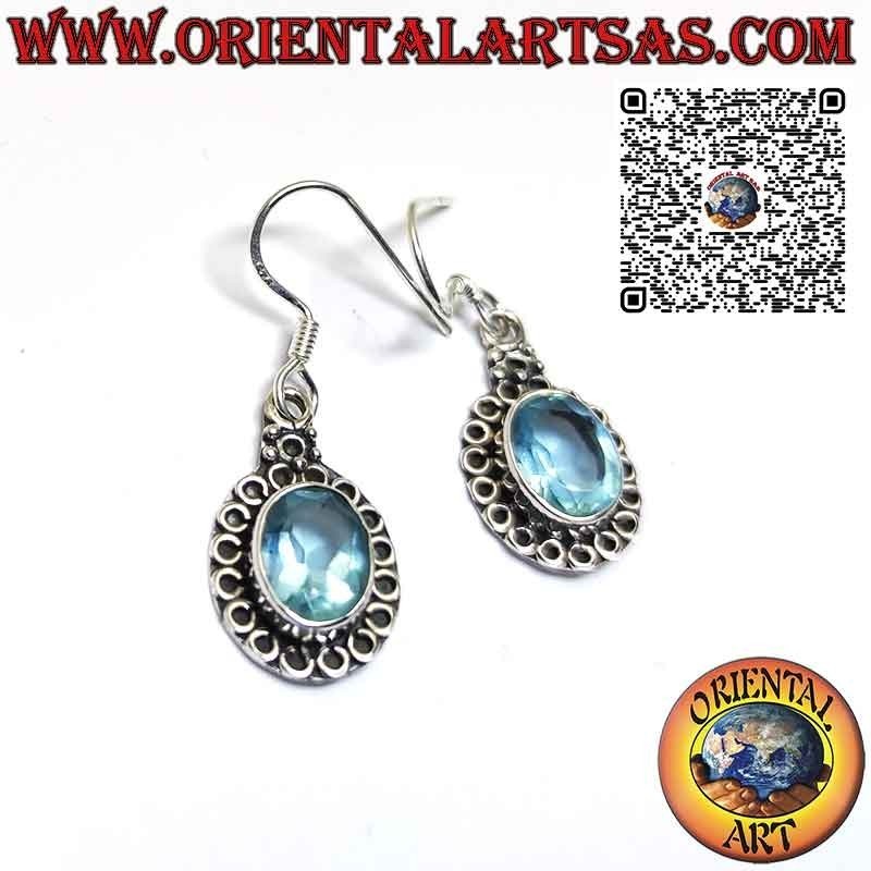 Orecchini in argento con topazio azzurro incastonato e contornato da cerchi