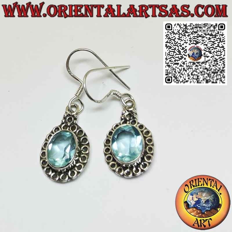 Boucles d'oreilles en argent avec topaze bleue sertie et entourée de cercles
