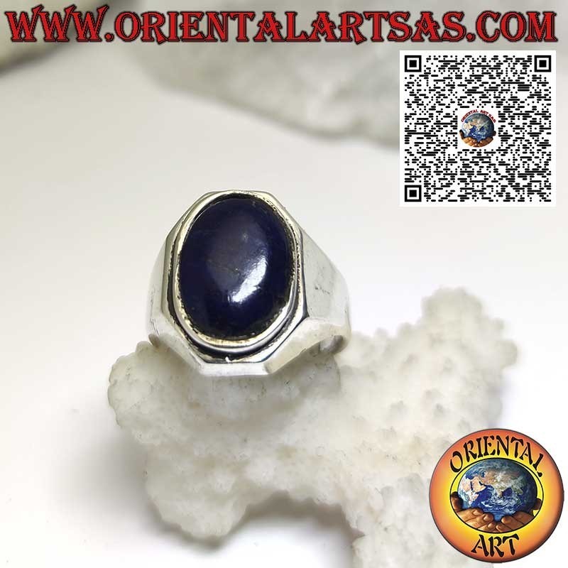 Anillo de plata con lapislázuli natural ovalado y marco perfilado.