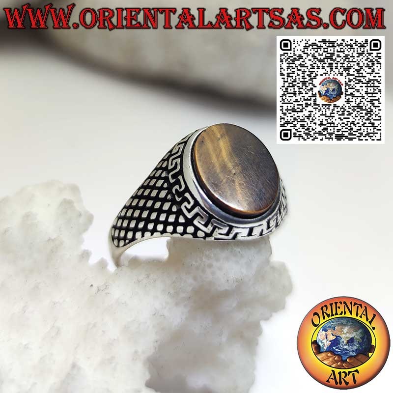 Anillo de plata con ojo de tigre ovalado plano rodeado de trastes