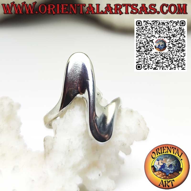 Ring in solid silver with a wavy shape in a free and modern style
