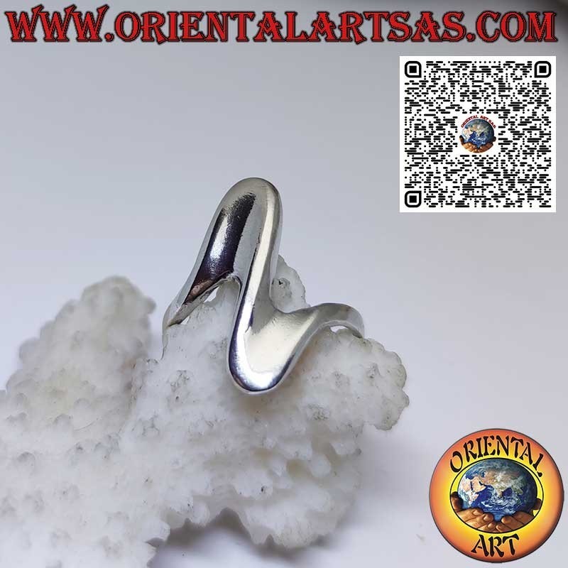 Ring in solid silver with a wavy shape in a free and modern style