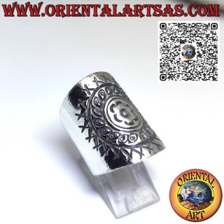 Bague large bande entièrement réalisée par Karen en argent pur