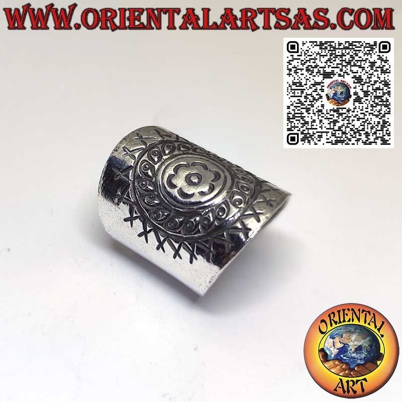 Bague large bande entièrement réalisée par Karen en argent pur