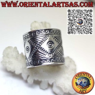 Anillo de plata, banda de 19 mm. con grabados hechos a mano Karen