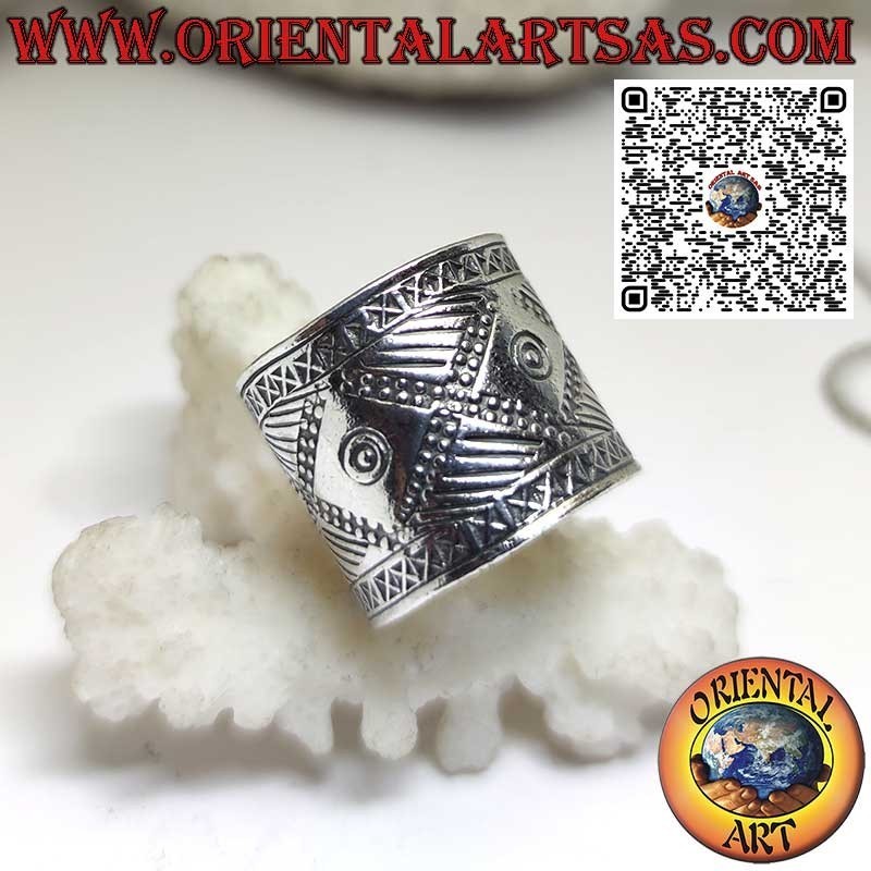 Bague en argent, anneau de 19 mm. avec gravures faites à la main Karen