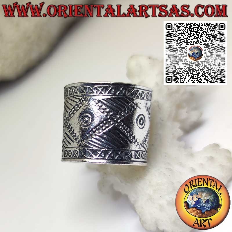 Bague en argent, anneau de 19 mm. avec gravures faites à la main Karen