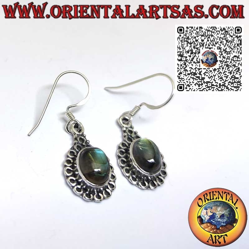 Boucles d'oreilles en argent avec labradorite ovale naturelle entourée de cercles