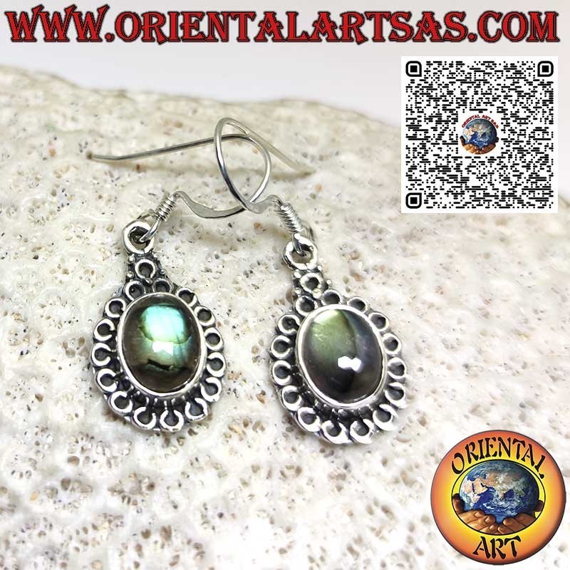 Orecchini in argento con labradorite ovale naturale contornato da cerchi