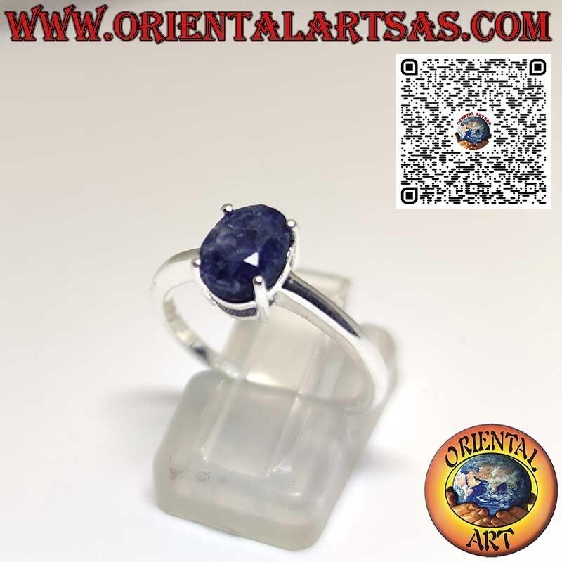 Anillo de plata con zafiro ovalado natural engastado con 4 puntas