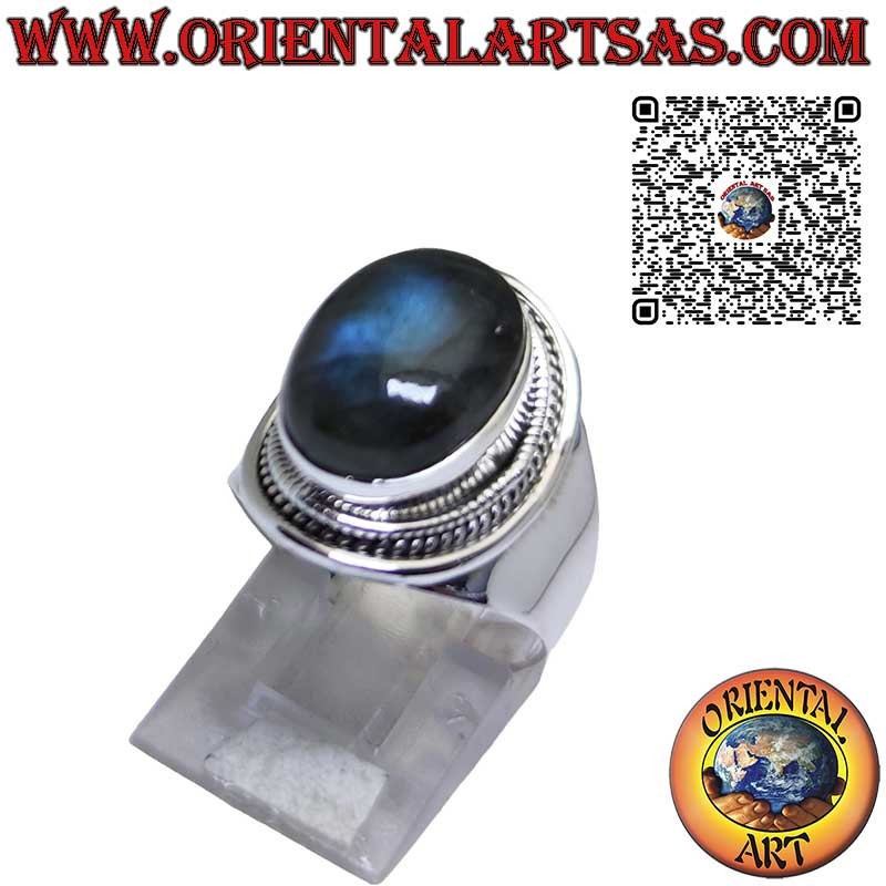Anello in argento con splendida Labradorite naturale ovale incastonata