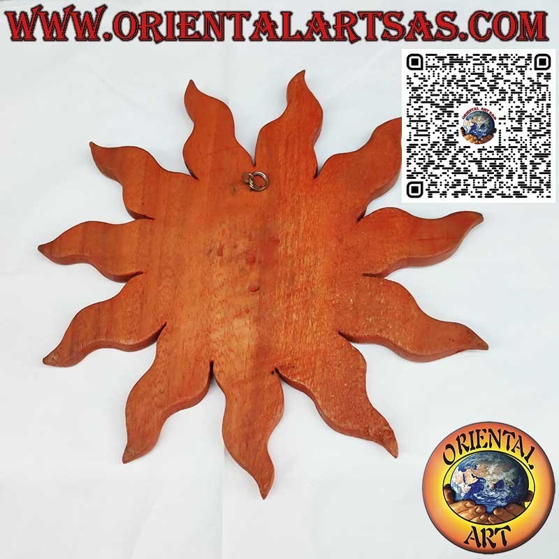 Soleil mural en bois de Suar aux couleurs chaudes (moyen) Diamètre 30 cm.