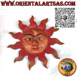 Soleil mural en bois de Suar aux couleurs chaudes (grand) Diamètre 40 cm.