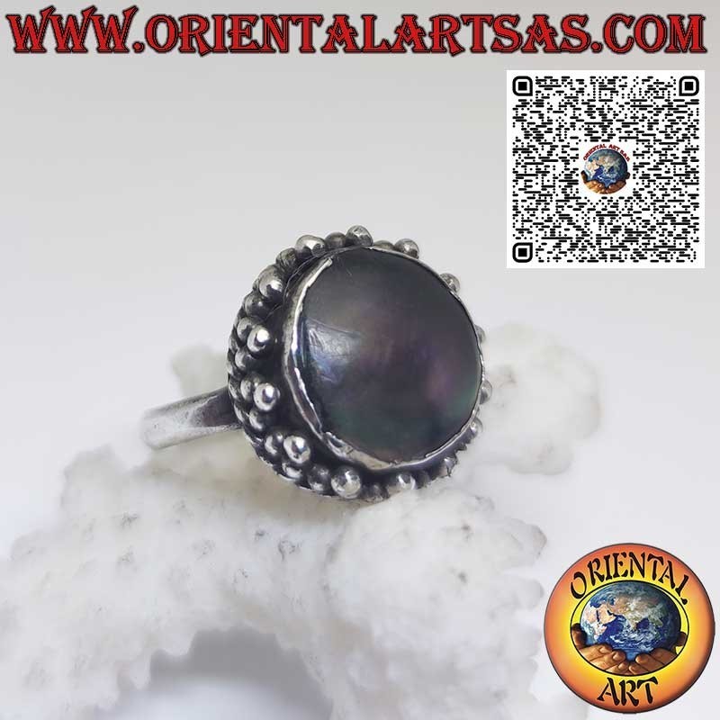 Anello in argento tondo con abalone Paua shell contornata da pallini