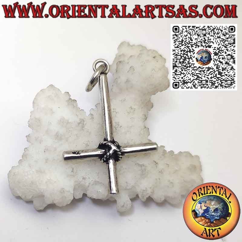 Pendentif en argent, la "croix de Saint-Pierre" ou croix anti-chrétienne