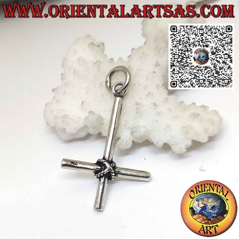 Pendentif en argent, la "croix de Saint-Pierre" ou croix anti-chrétienne