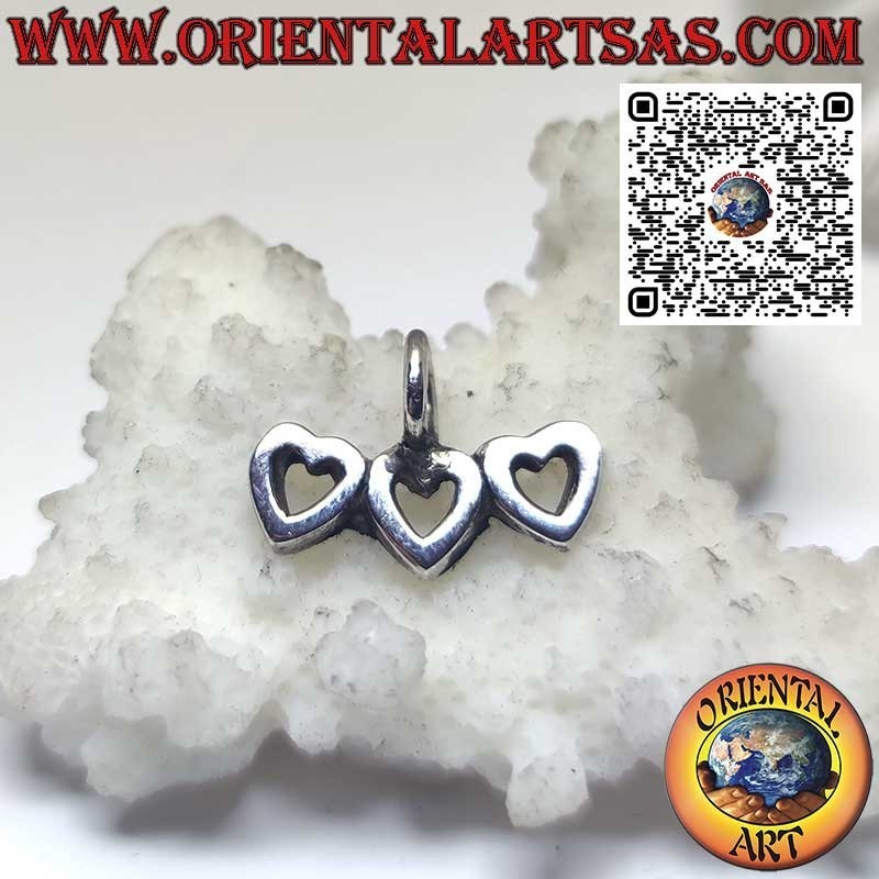 Colgante de plata, trío de corazones.