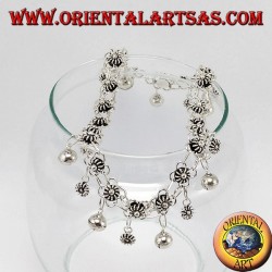 Argent cheville, des fleurs et des cloches