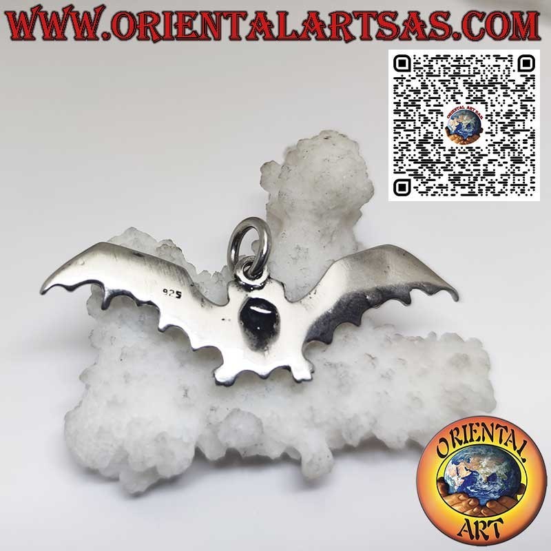 pendentif en argent, chauve-souris aux ailes ouvertes