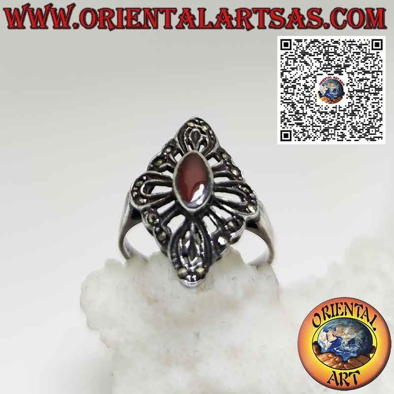 Bague en argent avec cornaline ovale et marcassite sur serti navette