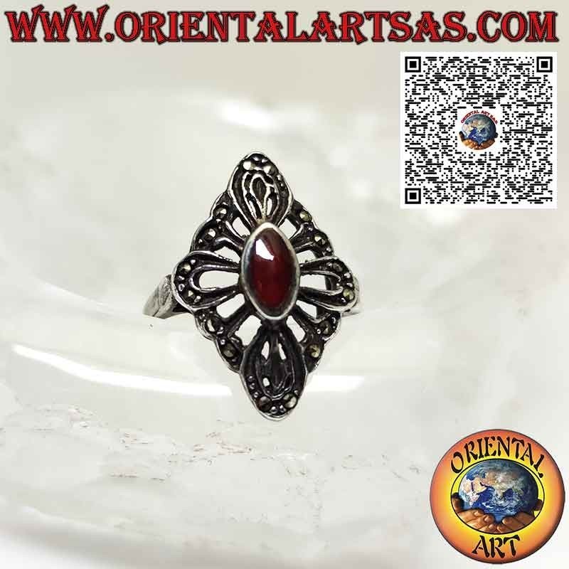 Anillo de plata con cornalina ovalada y Marcasita en engaste lanzadera