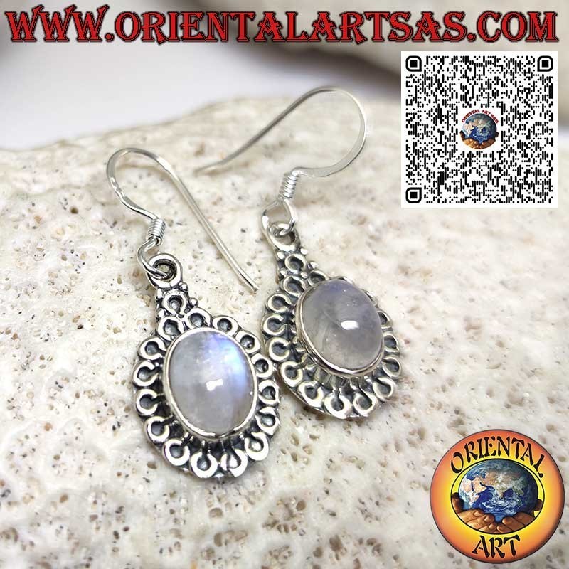 Orecchini in argento con pietra di luna ovale  contornato da cerchi