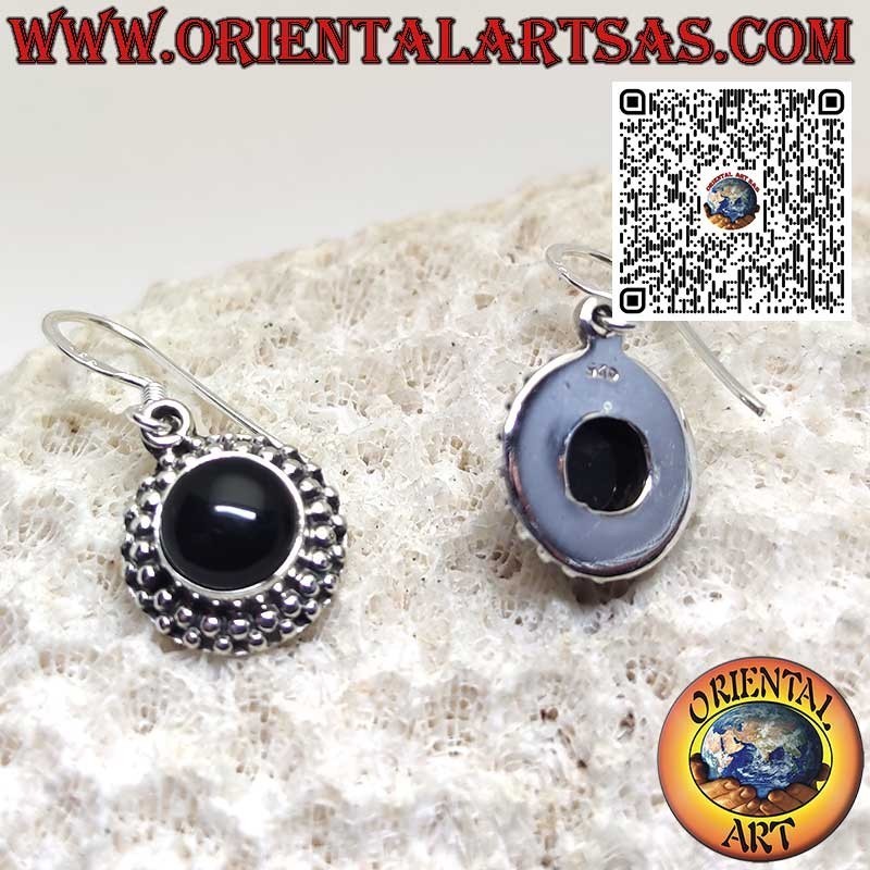 Boucles d'oreilles en argent avec onyx rond entouré de deux rangées de sphères