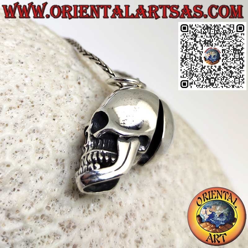 Pendentif en argent avec mandibule mobile et crâne ouvert