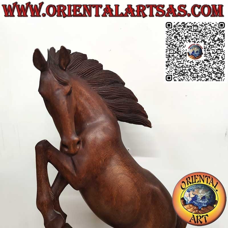 Escultura de un caballo encabritado con potro en madera de suar 50cm