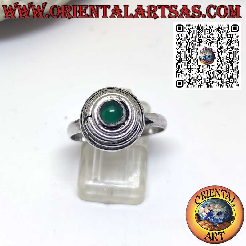Anello argento con spirale a cono sormontata da un agata verde tonda