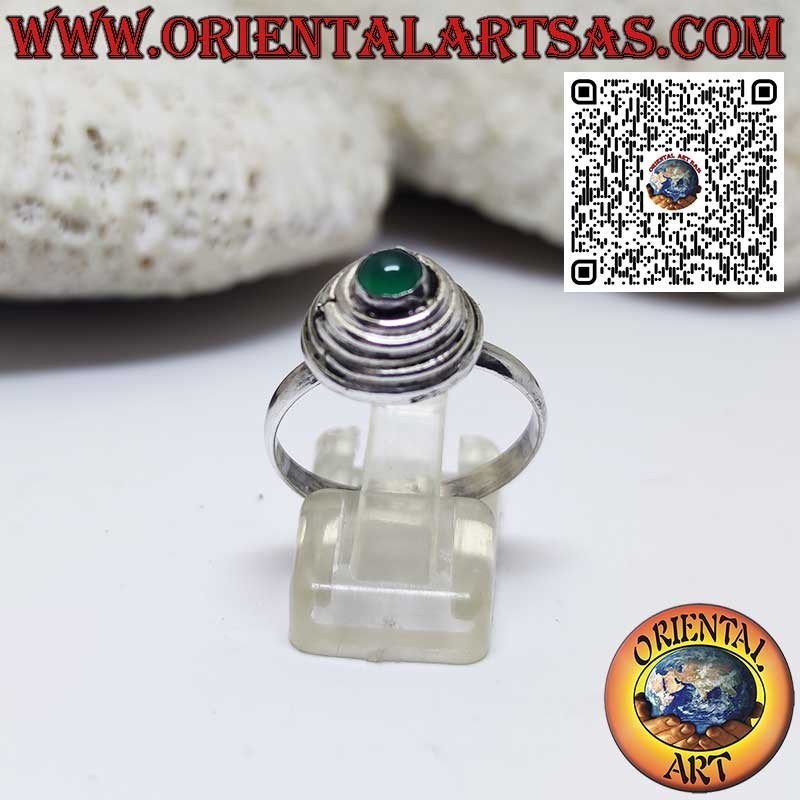 Anello argento con spirale a cono sormontata da un agata verde tonda