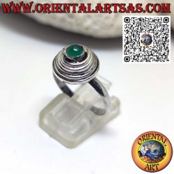 Bague en argent avec spirale conique surmontée d'une agate verte ronde