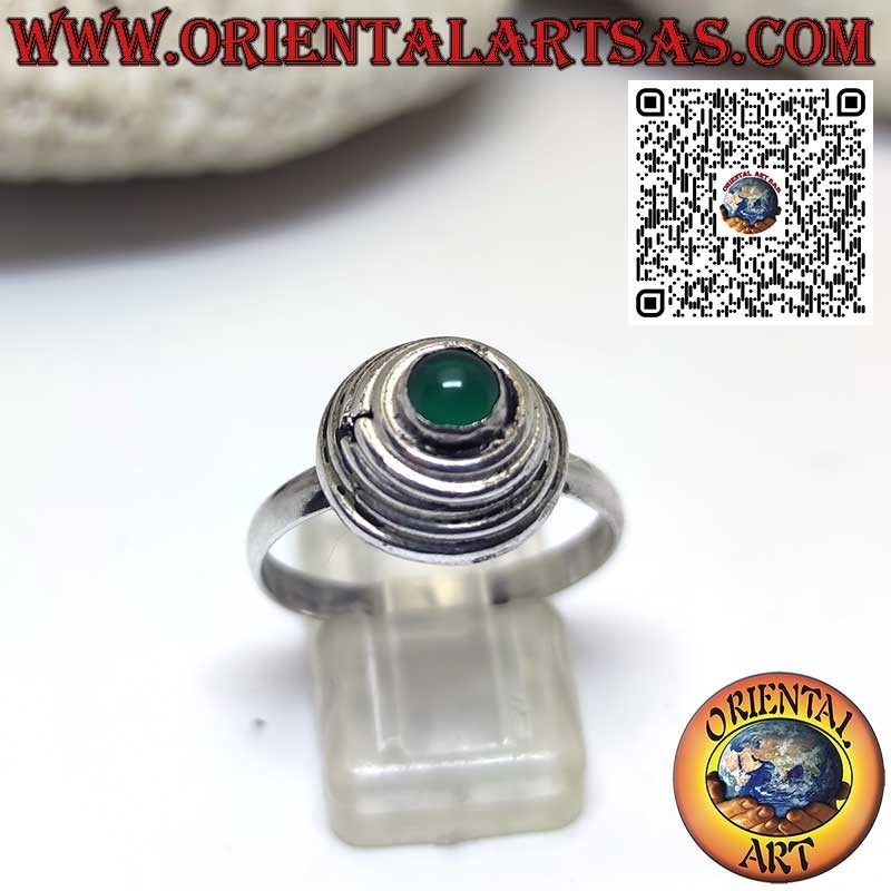 Bague en argent avec spirale conique surmontée d'une agate verte ronde