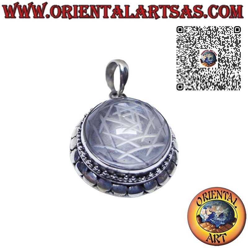 Colgante de plata, Sri Yantra grabado en cristal de roca con borde tachonado
