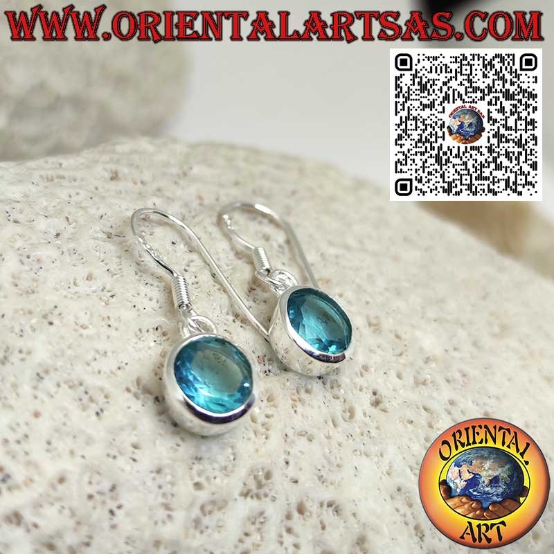Boucles d'oreilles rondes en argent avec topaze bleue et bordure simple