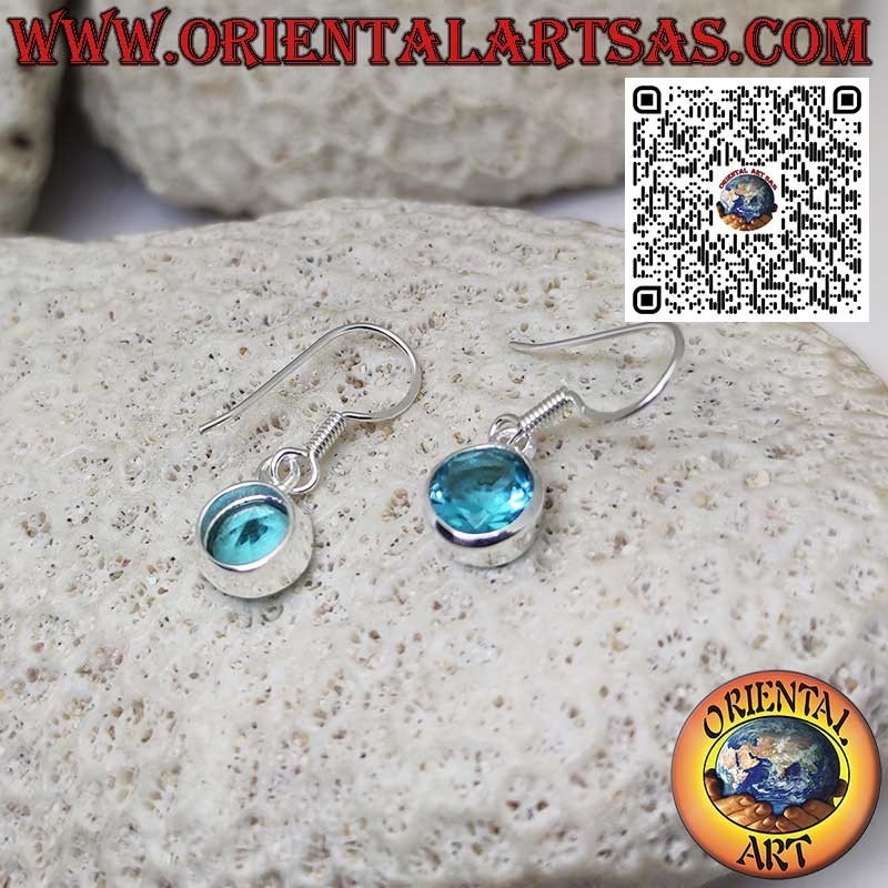 Boucles d'oreilles rondes en argent avec topaze bleue et bordure simple