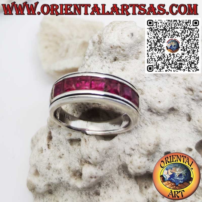 Rhodinierter Silberbandring mit einer Reihe quadratischer Granate