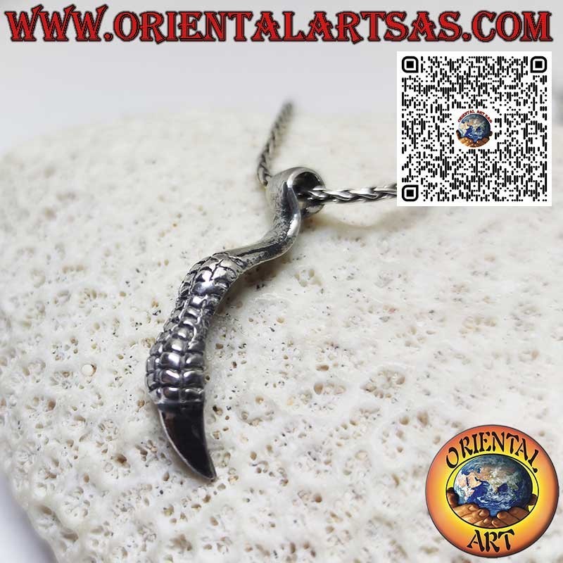 Colgante de plata con garra de águila dorada hecho a mano