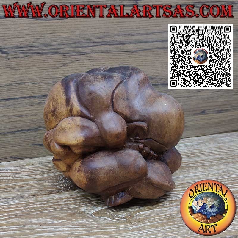 Escultura “Yogi” el maestro de yoga en madera de suar de 20cm. hecho a mano
