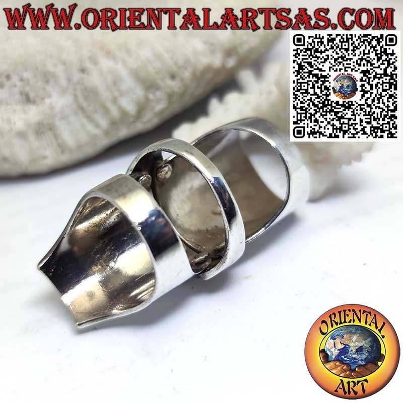 Anillo de armadura medieval de plata maciza, sencillo y resistente.