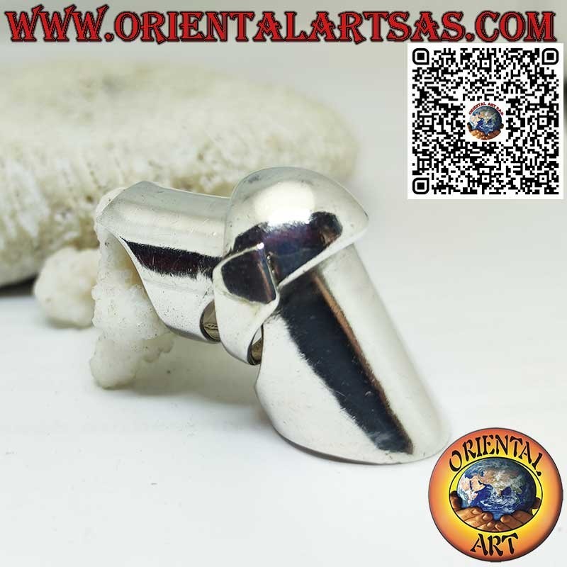 Anillo de armadura medieval de plata maciza, sencillo y resistente.