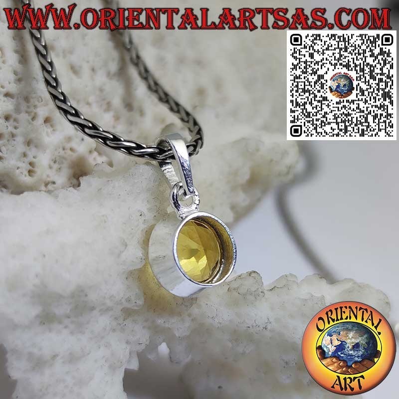 Ciondolo in argento con topazio giallo tondo su montatura semplice liscia