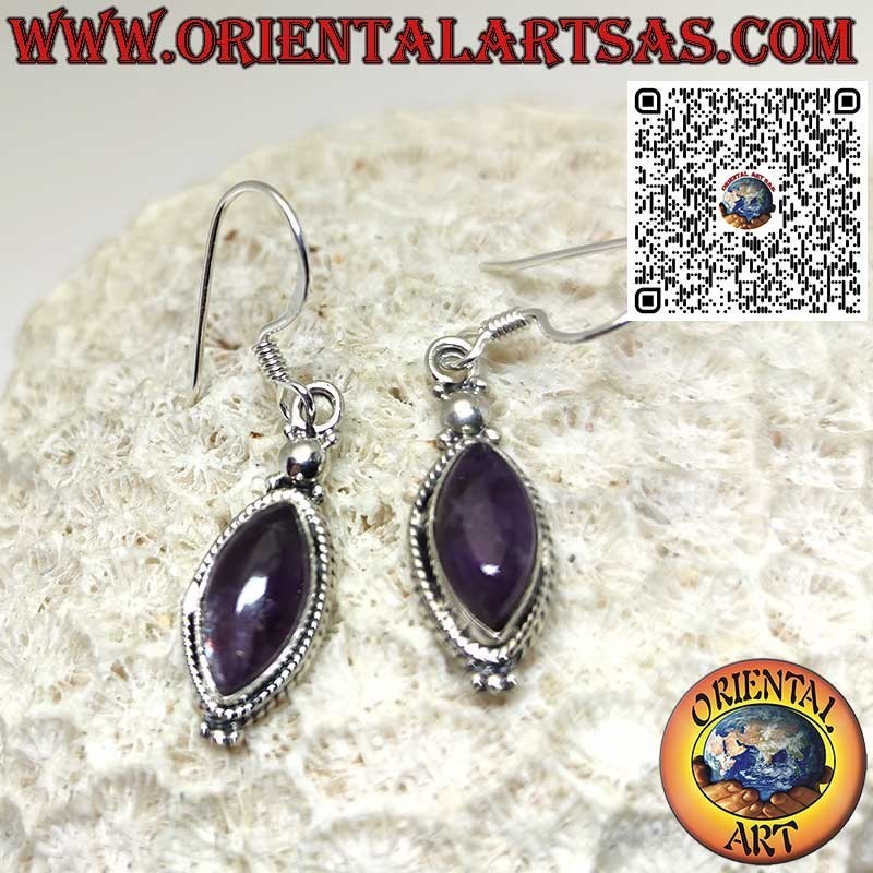 Boucles d'oreilles en argent avec une navette cabochon d'améthyste entourée d'une tresse