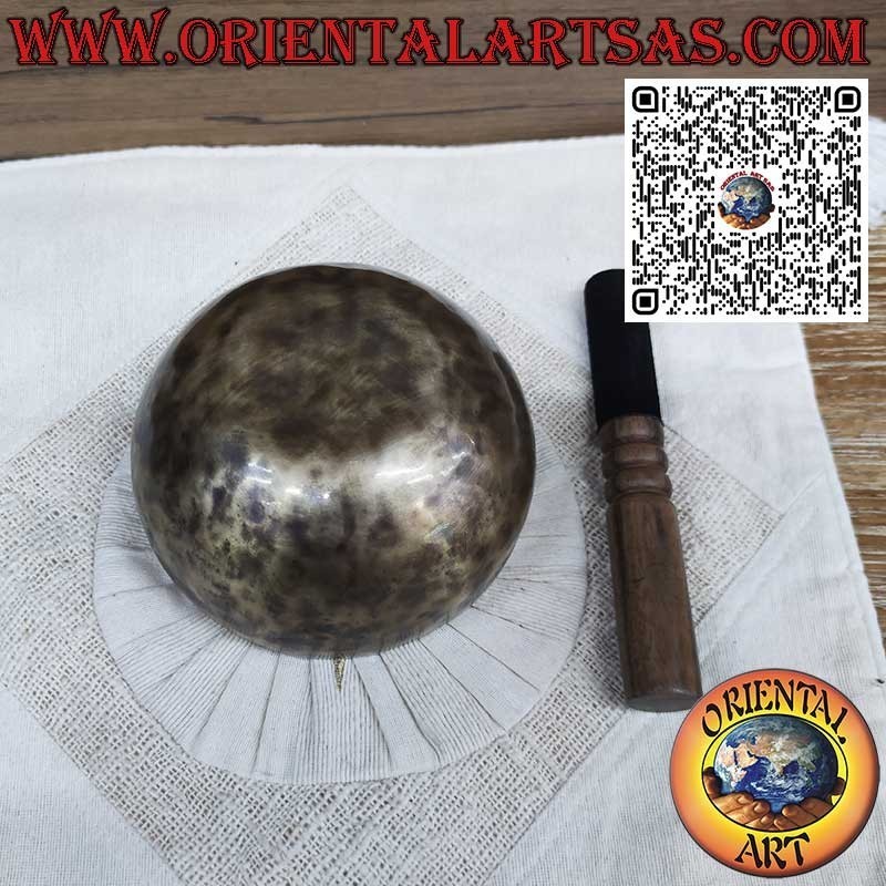 Tibetan bowl, 15 cm Ø, 329 Hz, weight 675 g, complete with traditional striker.