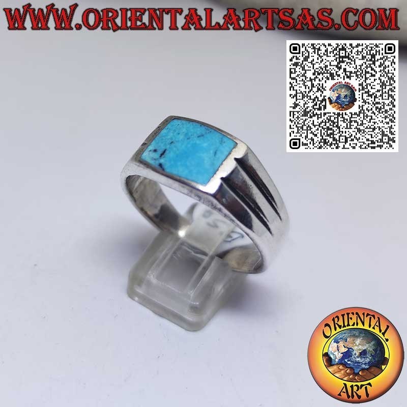 Bague en argent avec turquoise affleurante rectangulaire et deux lignes horizontales gravées sur les côtés
