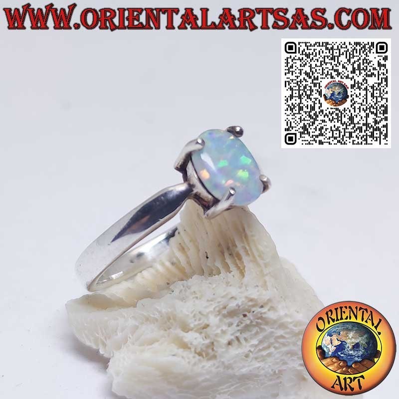Bague en argent avec opale arlequin ovale sertie par 4 griffes
