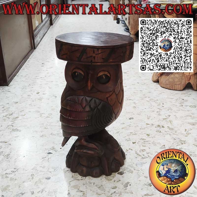 Escultura de búho con superficie de apoyo en un solo bloque de madera de suar de 50 cm.