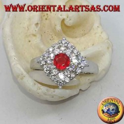 Anillo de plata con rubí sintético redondo engastado rodeado de rombos zirocones